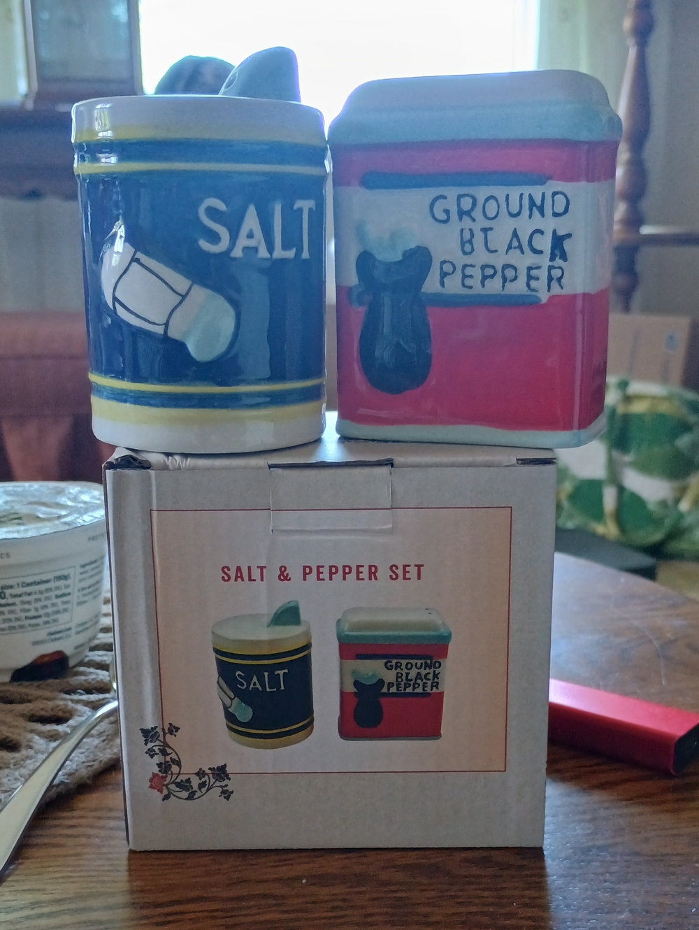 Cracker Barrel Exclusive Nostalgic Tin Spice Box Salt and Pepper Shaker Set NIB